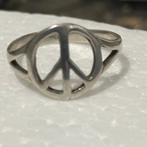 Vintage Sterling Silver Peace Sign Ring - Picture 9 of 9
